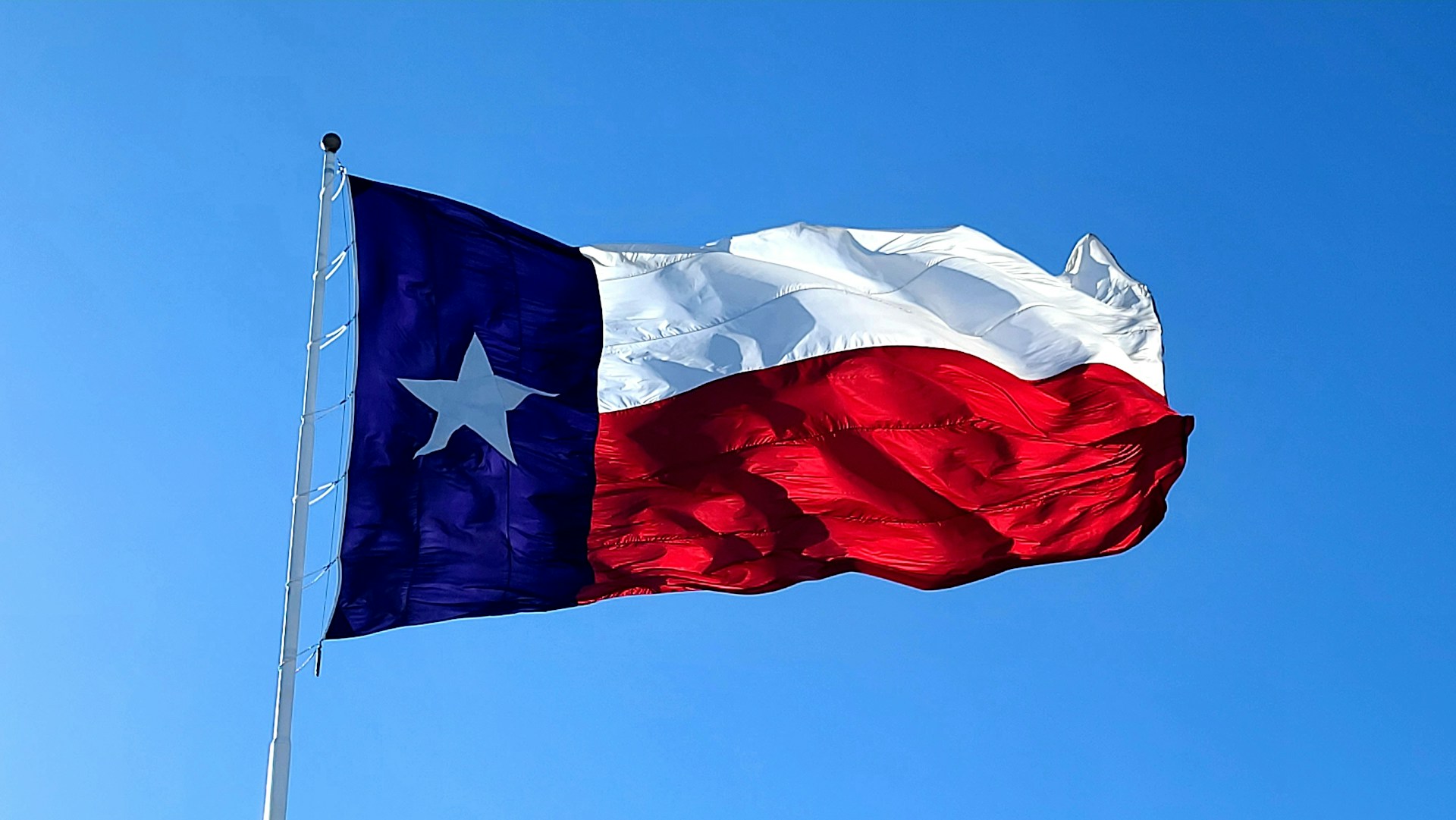 texas flag representing Paul Davis' statewide emergency restoration services